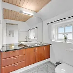 בית נופש Front In With Sauna